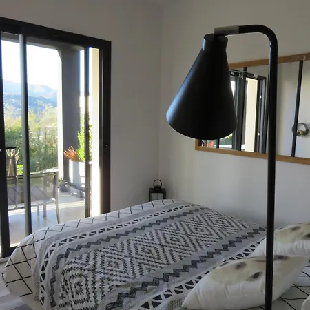 Récente , Au Calme Vue Sur Les Pyrénées